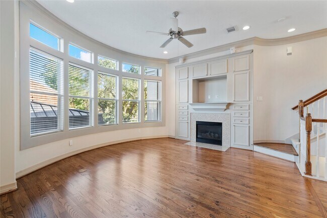 Building Photo - 1515 Hyde Park Blvd