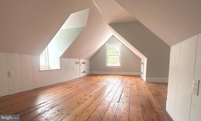 Building Photo - 102 Locust St