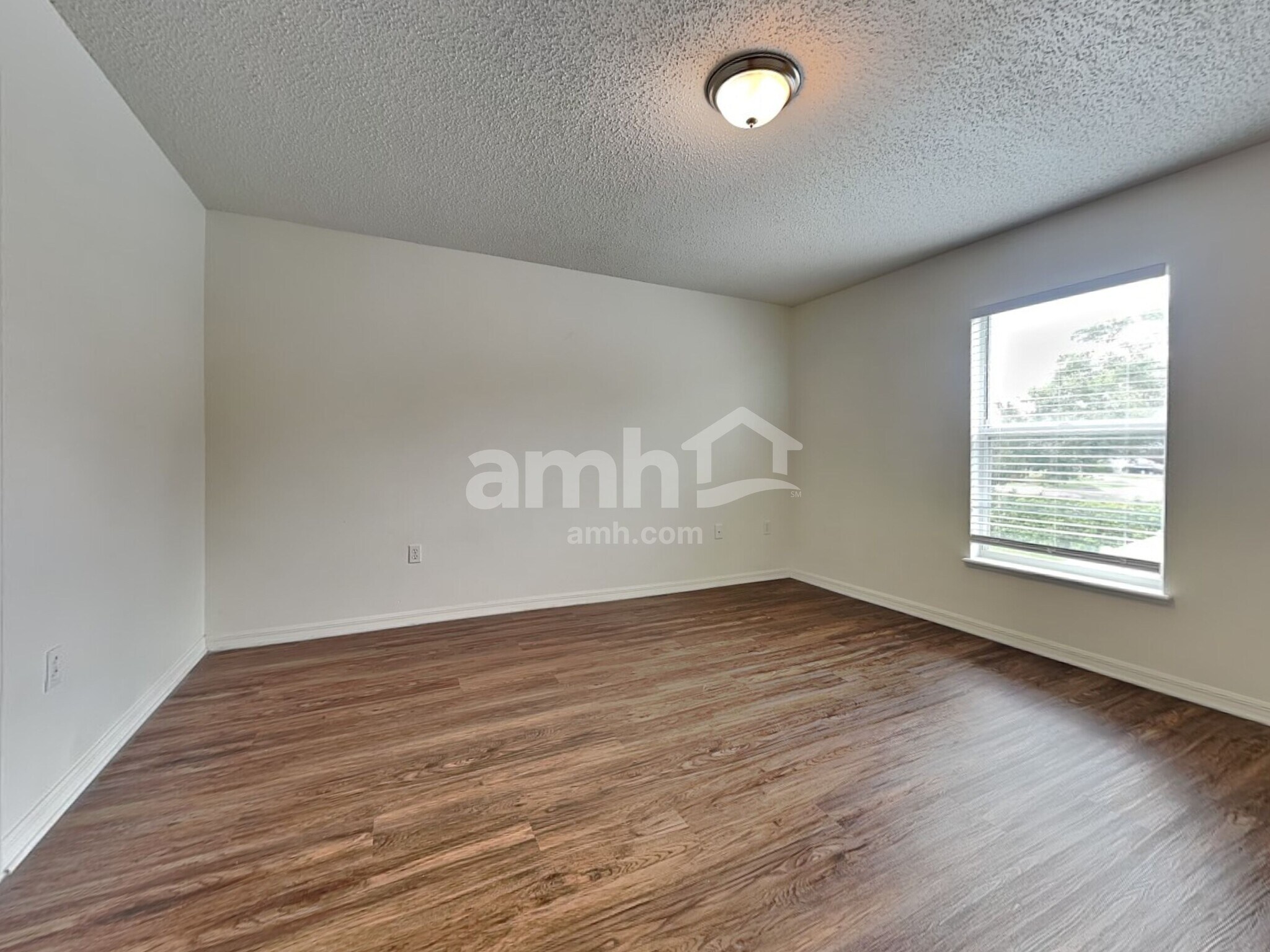 Building Photo - 10619 Opus Dr
