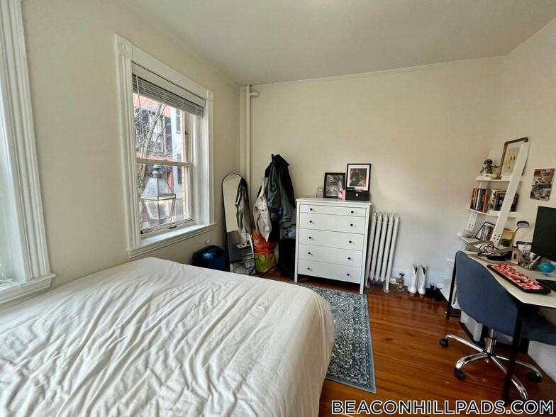 Building Photo - 108 Myrtle St