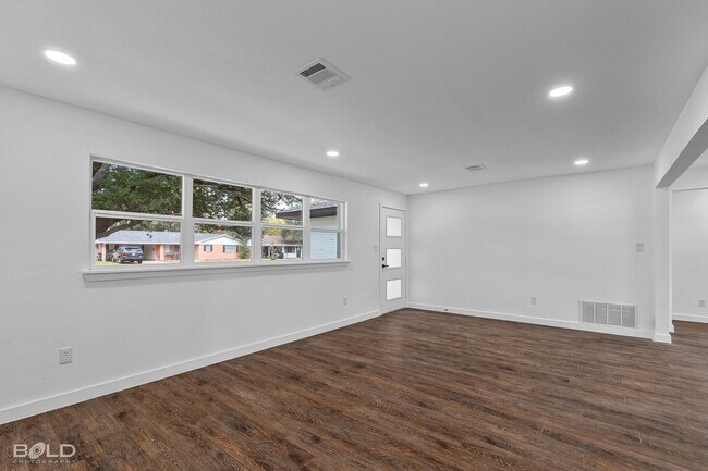 Building Photo - 2518 Belmont Blvd