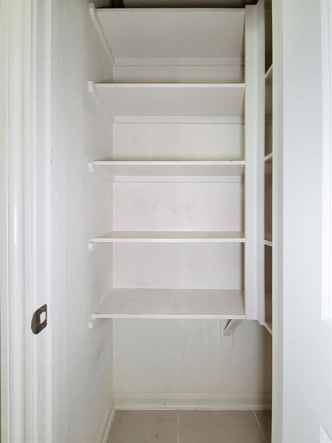 Building Photo - 219 Biltmore Loop