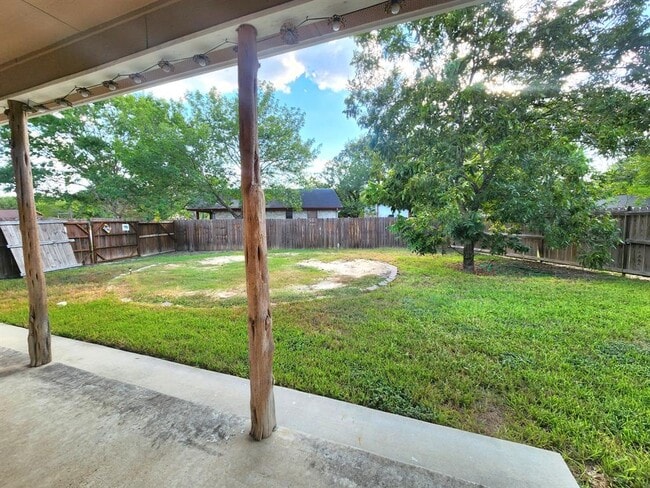 Building Photo - 6 Sunflower Cir