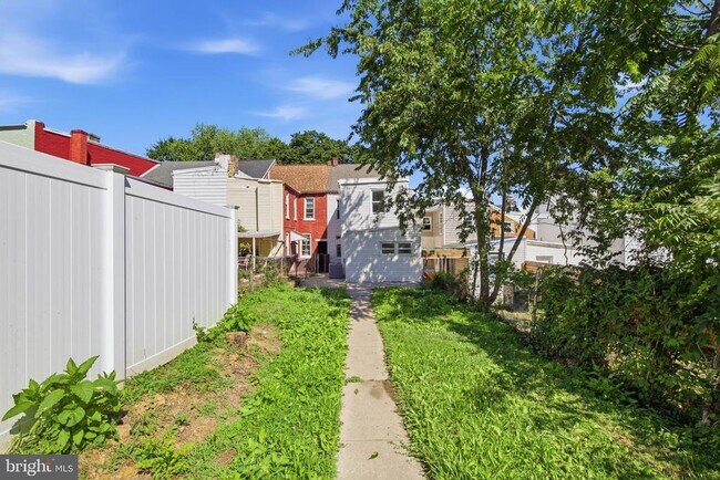 Building Photo - 624 Poplar St
