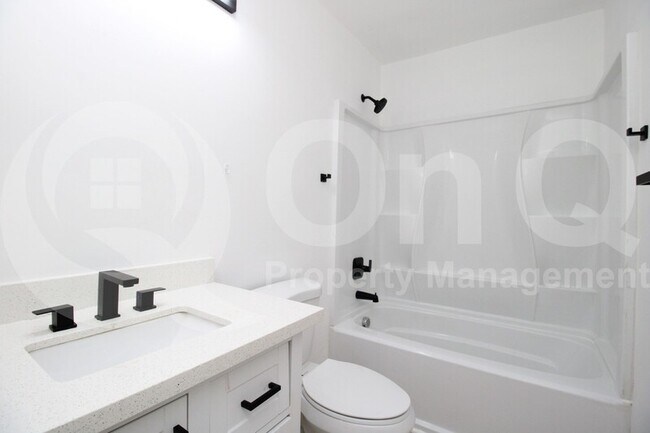 Building Photo - 4148 N 15th Ave