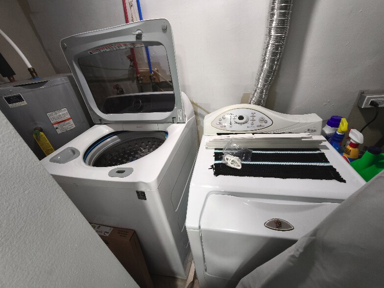 Building Photo - 1062 W 300 N