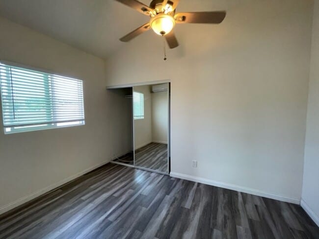 Building Photo - Newer Carriage Unit