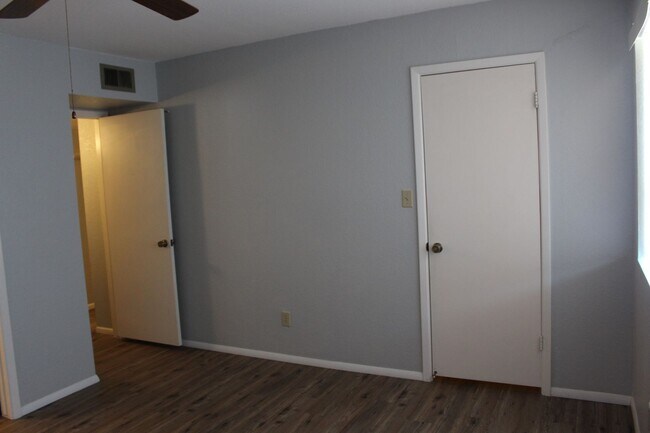 Building Photo - Central Mesa - No HOA with 3 bedrooms