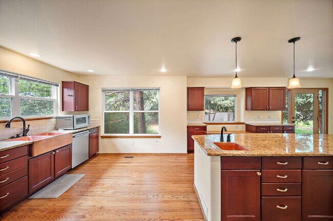 Building Photo - 8112 Old Exchange Dr