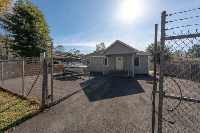 Building Photo - 9526 Nyssa St
