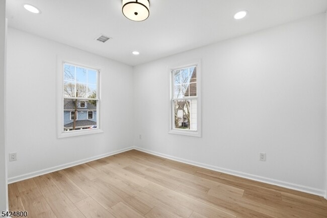 Building Photo - 40 Edgewood Rd