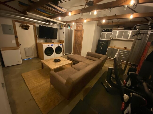 Building Photo - 1738 S Marvin Ave