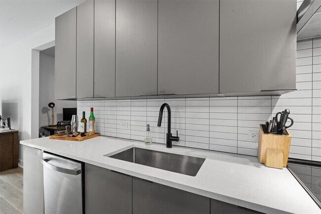 Building Photo - 2220 Webberville Rd