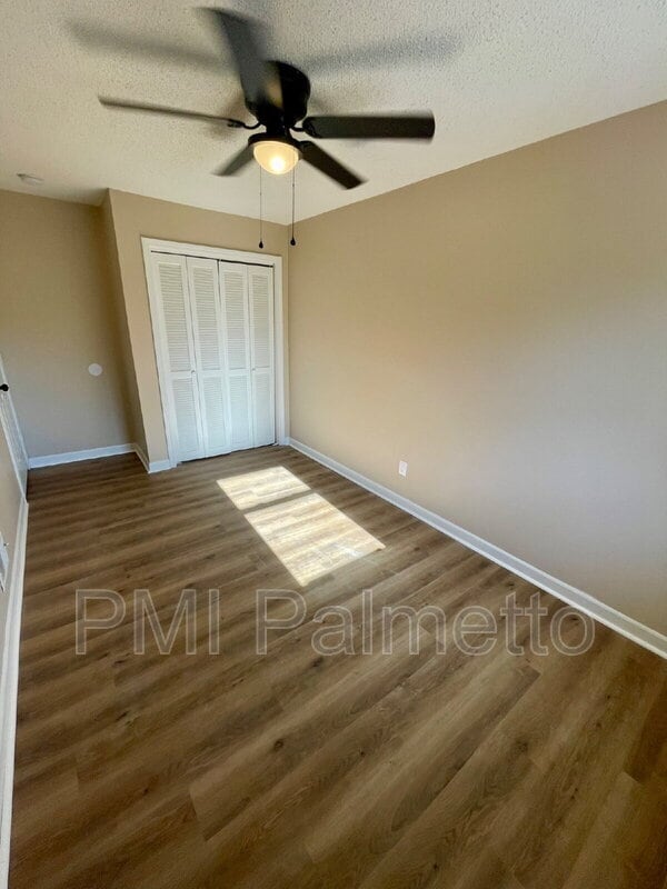 Building Photo - 4716 Palm Tree Ln