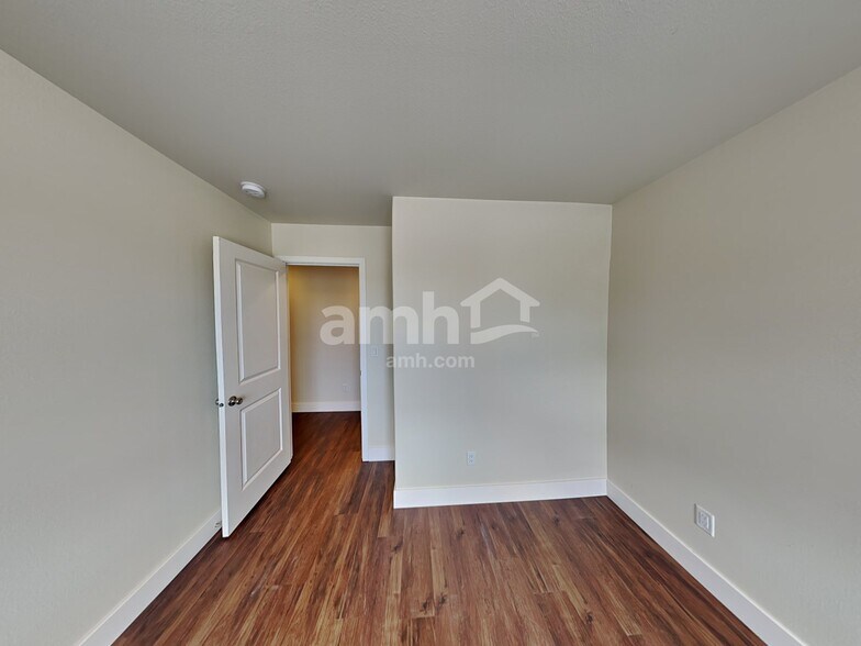 Building Photo - 1709 Blacktail Ln