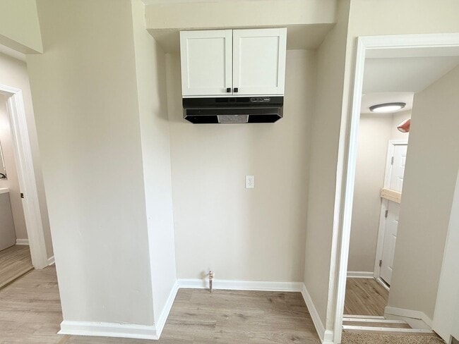 Building Photo - Renovated 3-Bedroom Home – We Welcome Sect...