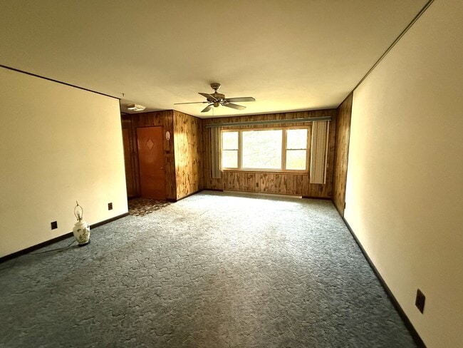 Building Photo - 220 May St