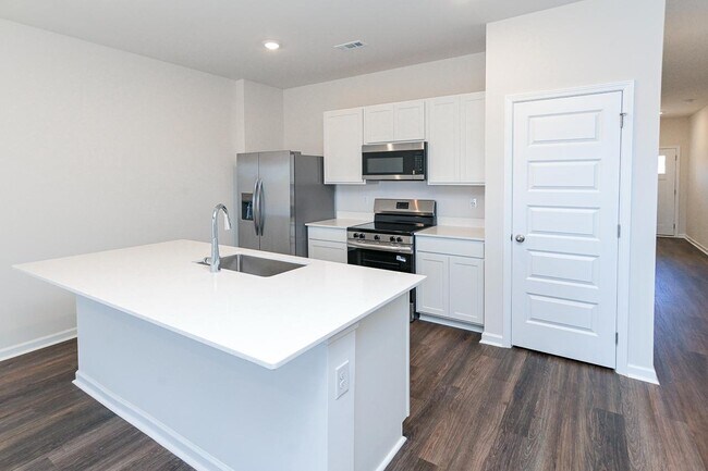 Building Photo - 103 Betty Garrett Dr