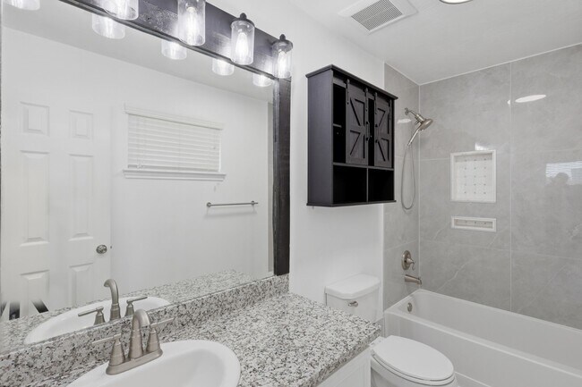 Building Photo - 6114 El Oro Dr