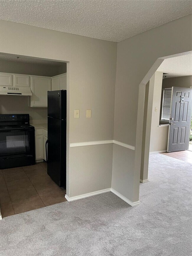 Building Photo - Trails Pl.