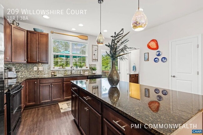 Building Photo - 209 Willowshire Ct