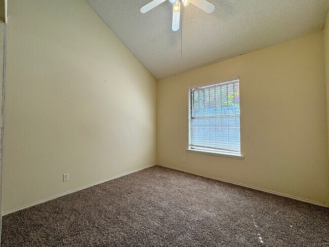 Building Photo - West El Paso 3bed/2Bath refrig A/C Home