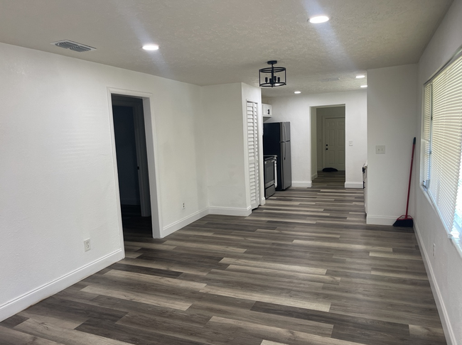 Building Photo - Newly Renovated 3/2 Available Now! HUD ACC...