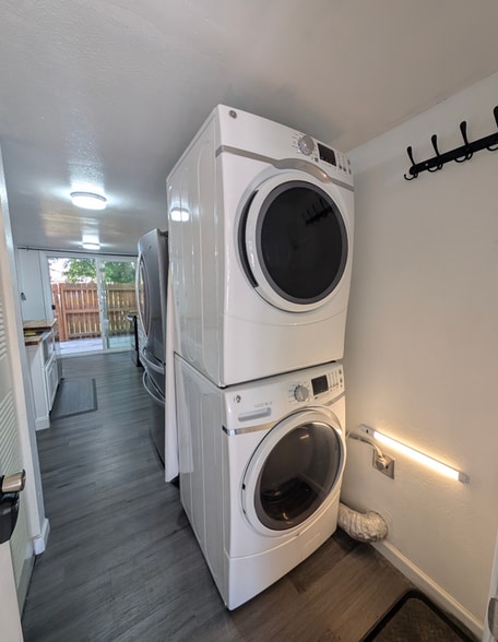 Building Photo - 7998 Chase Cir