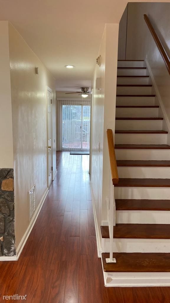 Building Photo - 3 br, 2.5 bath House - B7 Lincoln Ln