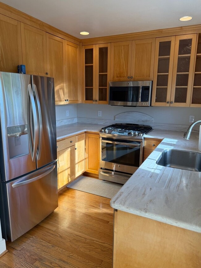 Building Photo - 3BR Tudor Home 1/2 Block from Greenlake!