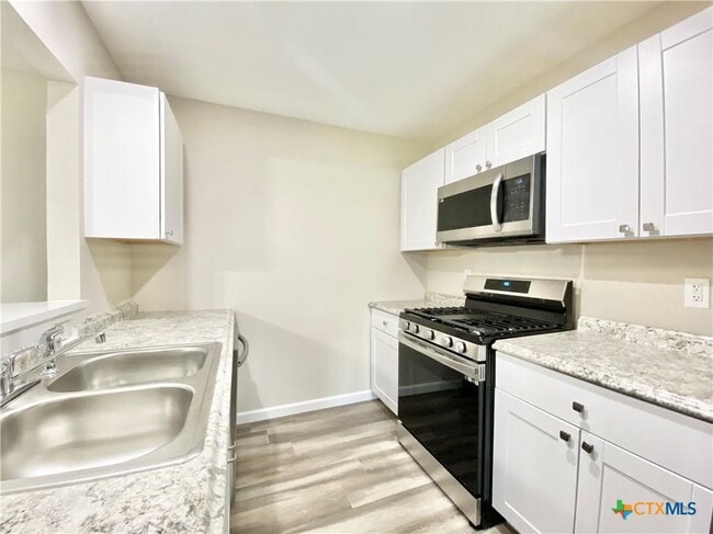 Building Photo - 2110 Blue Meadow Dr