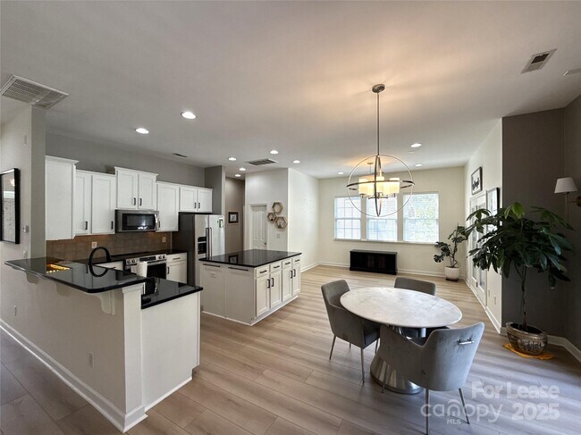 Building Photo - 8112 Calistoga Lane