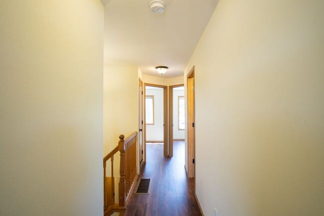 Building Photo - Great Piedmont 3 Bdr Townhouse w/Fireplace, DW + Garage!