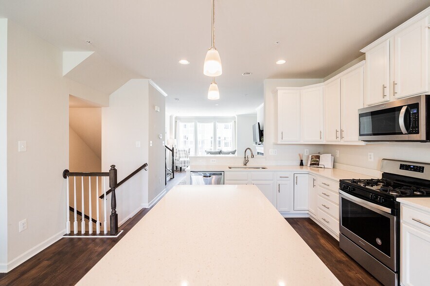 Building Photo - 309 Spring Bank Way