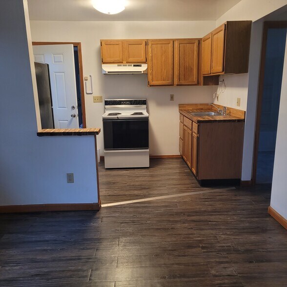 Kitchen - 203 Stafford Rd