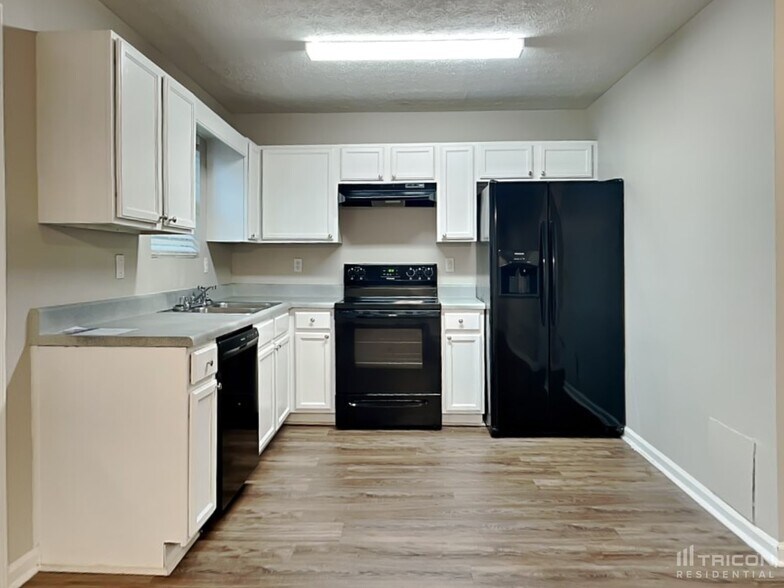 Building Photo - 734 Trickle Ln
