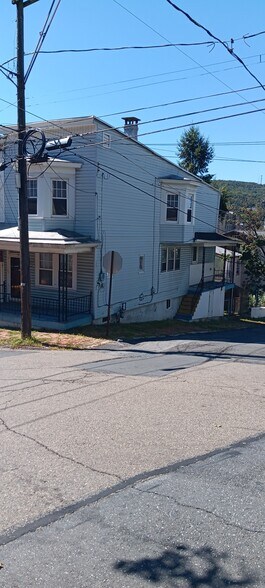 Primary Photo - 219 N George St