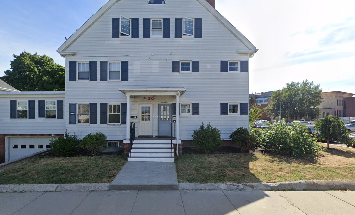 Building Photo - 34 Bentley St