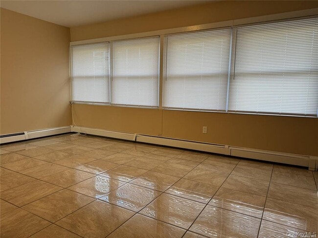 Building Photo - 33 Clarissa Dr