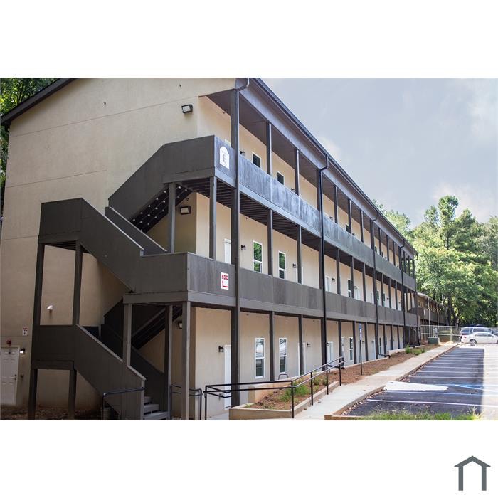 Building Photo - Room in Apartment on Stanton Rd SW