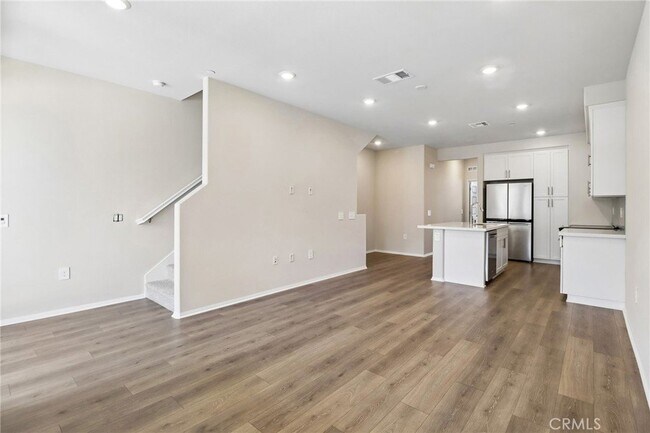 Building Photo - 567 Toledo Way
