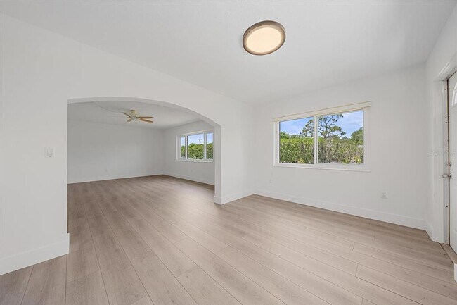 Building Photo - 3818 Roxane Blvd