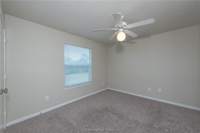 Building Photo - 2909 McLaren Dr