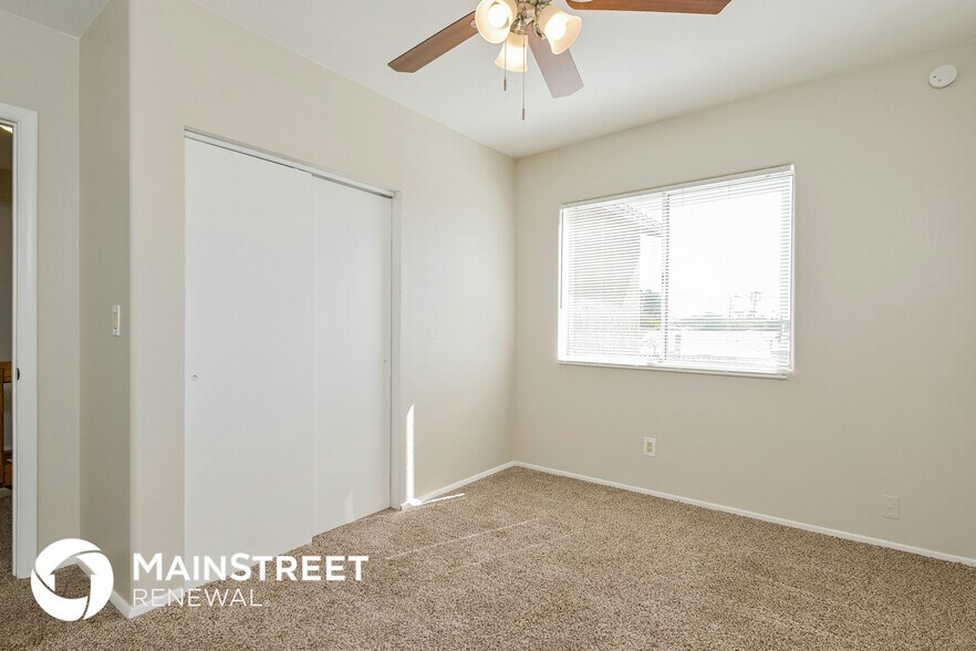 Building Photo - 5828 E Calle Silvosa