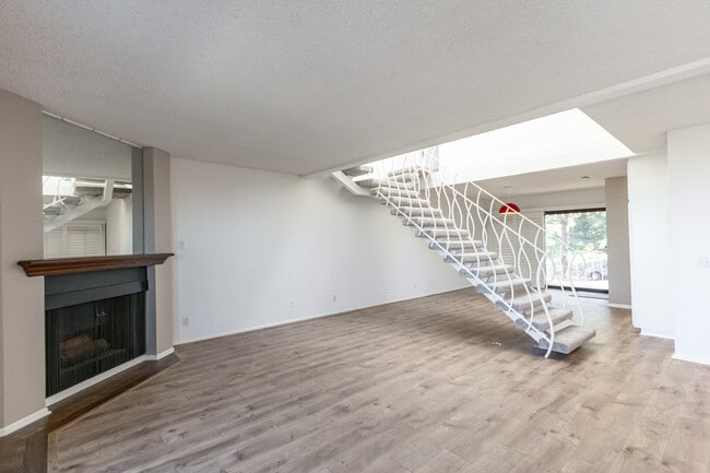 Building Photo - 1709 Cam De Villas