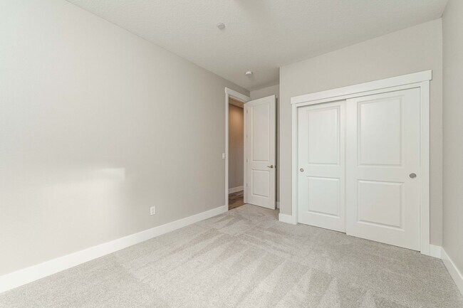 Building Photo - 8989 N Kale Cir