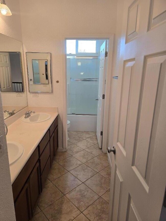 Building Photo - 1457 Paradise Ln