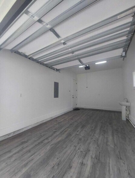 Building Photo - 219 Rearden Way