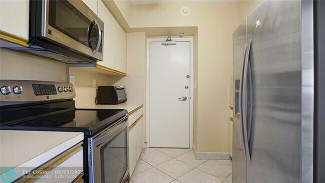 Building Photo - 3750 Galt Ocean Dr