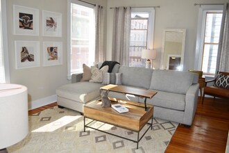 Building Photo - 435 Hanover St